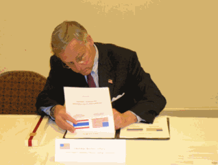 CFTC Chairman Reuben Jeffery III Signs the CFTC-Thailand Understanding Regarding Regulatory Cooperation, Cooperation, and the Provision of Technical Assistance (Arrangement) on March 16, 2006, in Boca Raton, Florida